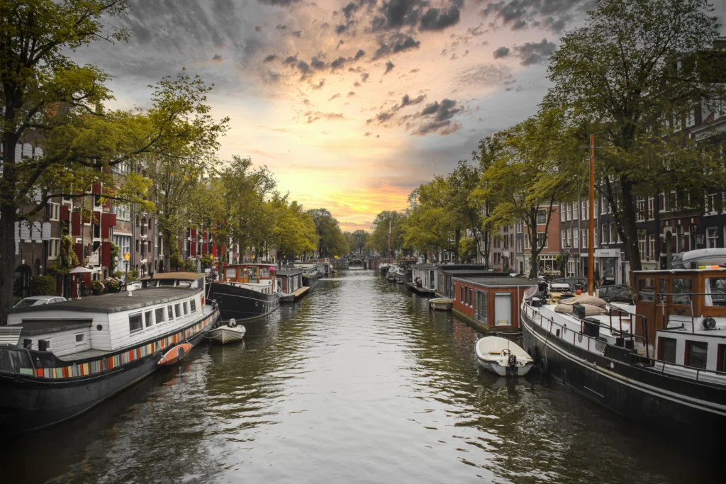 amsterdam_neighborhoods_travel_stay