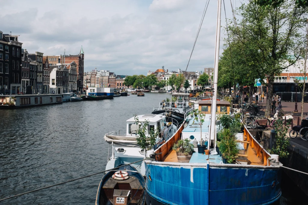 where to stay in amsterdam with family