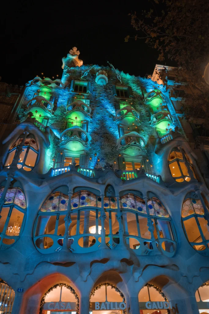 gaudi architecture evening